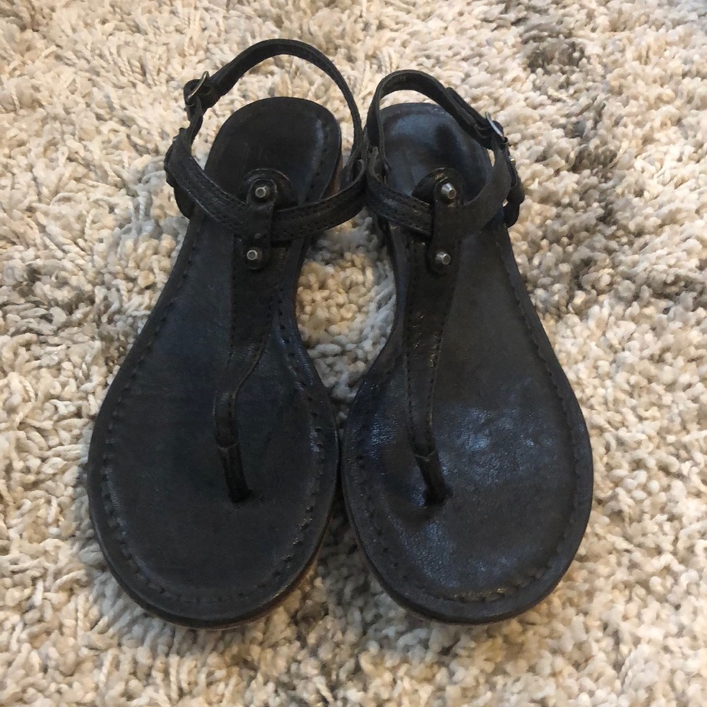 Frye Carson T-Strap Black Thong Sandals